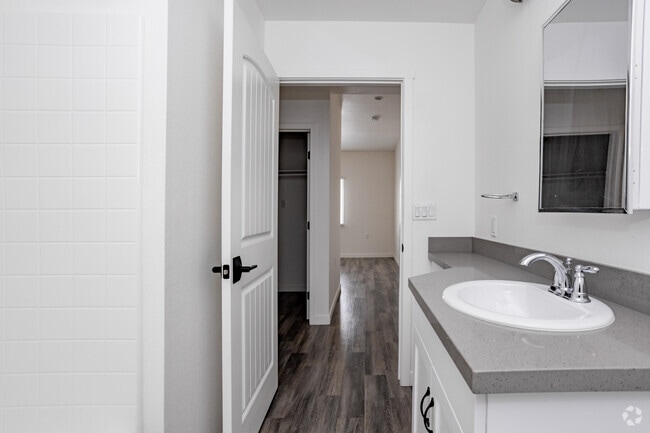 2HAB, 2BA - 1,180&nbsp;ft² - Catalina Luxury Apartments