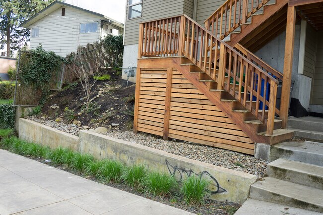 Photo - 6680 NE Davis St