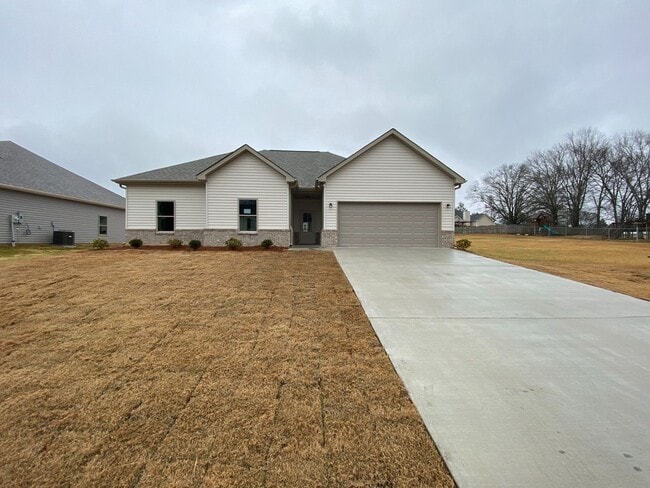 Building Photo - Home for Rent in Lincoln, AL... Available to View with 48 Hour Notice!!!