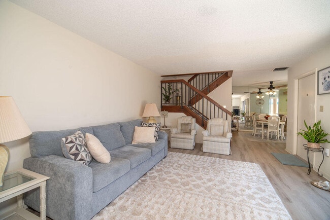 Photo - 1170 6th Ave