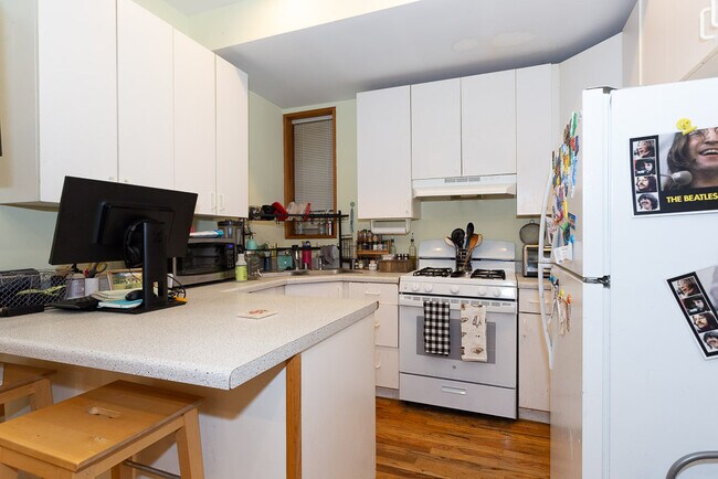 Photo - 1305 N Greenview Ave Unit J05P