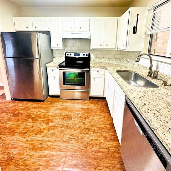 Photo - 16006 Parkway Dr