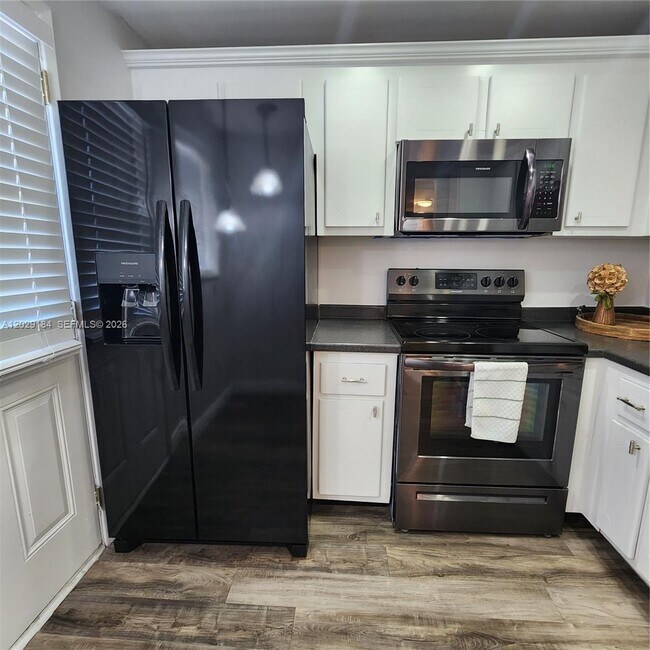 Photo - 900 NE 12th Ave Unit 406