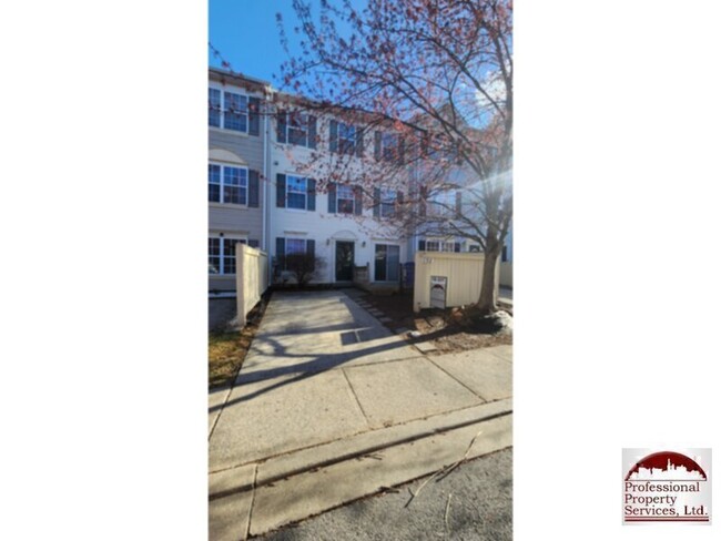 Beautiful 3-Level Townhouse in the Heart o... - Beautiful 3-Level Townhouse in the Heart o...