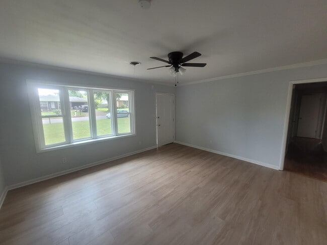 Photo - 2021 Greenbrier Rd
