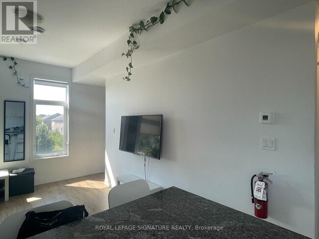 Photo - 1760 Simcoe St N