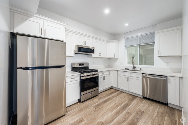 2BR, 2BA - 1100SF - Ktichen