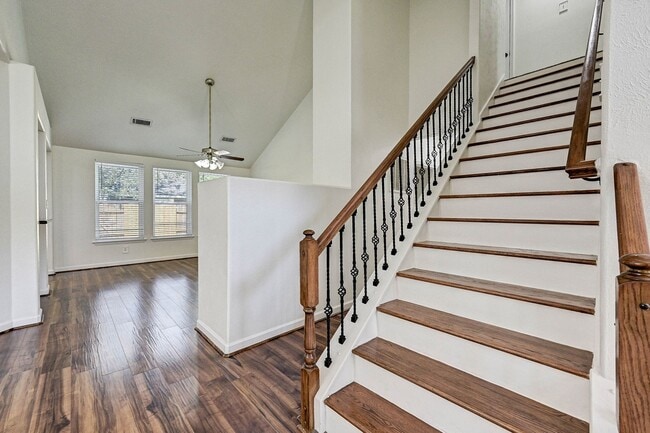 Building Photo - 15127 Trumpet Vine Ln