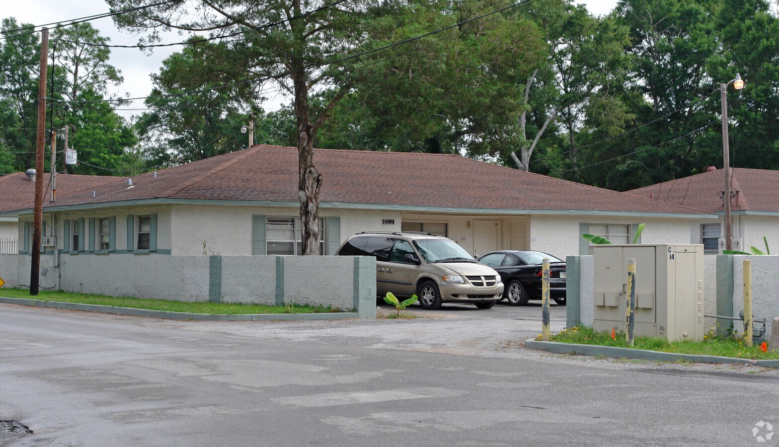 6201 Cherry St. - Twin Oaks Apartments