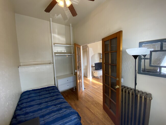 Front Bedroom - French Doors - FL2 - 917 S Loomis St Unidad 1