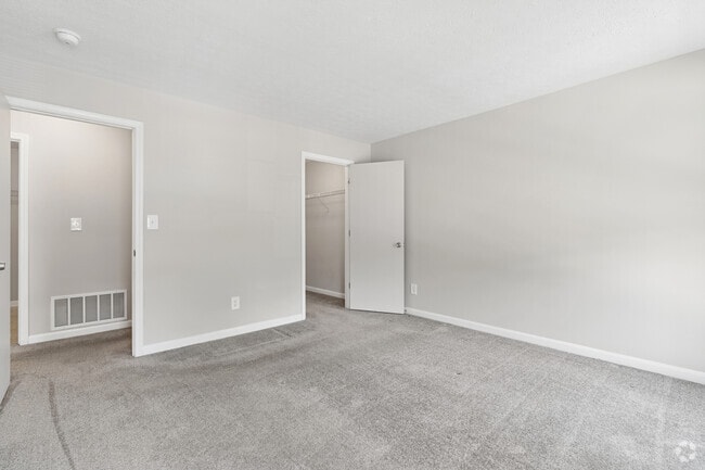 2BR, 1BA - 1,033SF - Primary Bedroom