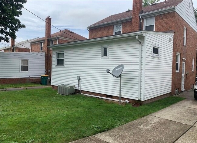 Building Photo - 21218 Hillgrove Ave