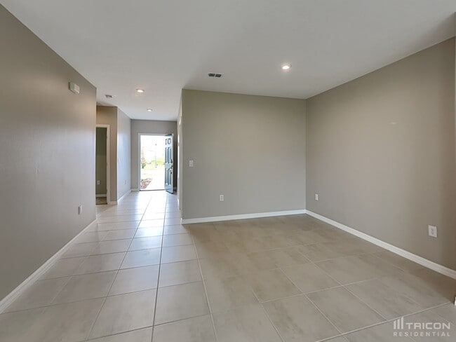 Photo - 212 Garnet Ave