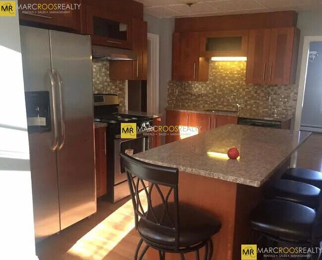 Building Photo - 75 Lyman Ave Unit 1 Rental