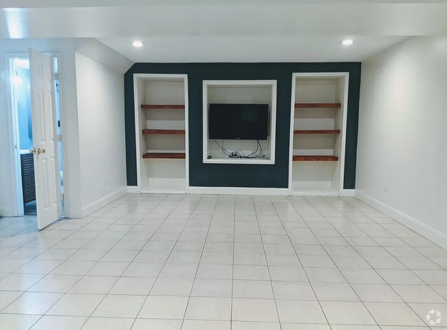 Building Photo - Beautiful, quiet community in Fort Washing... Rental