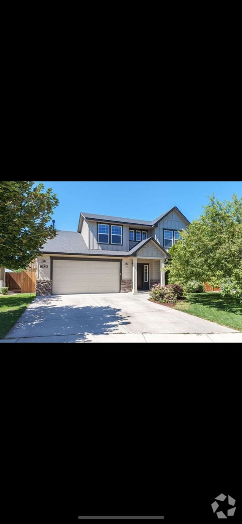 Building Photo - 4 Bedrooms with a large back yard Rental