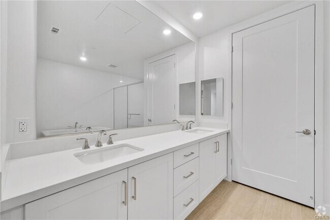 Building Photo - 2205 Rivington Rental