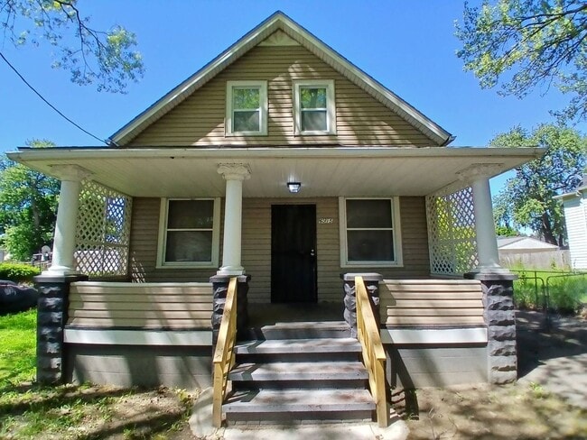 Building Photo - 6015 Hosmer Ave Unit 2