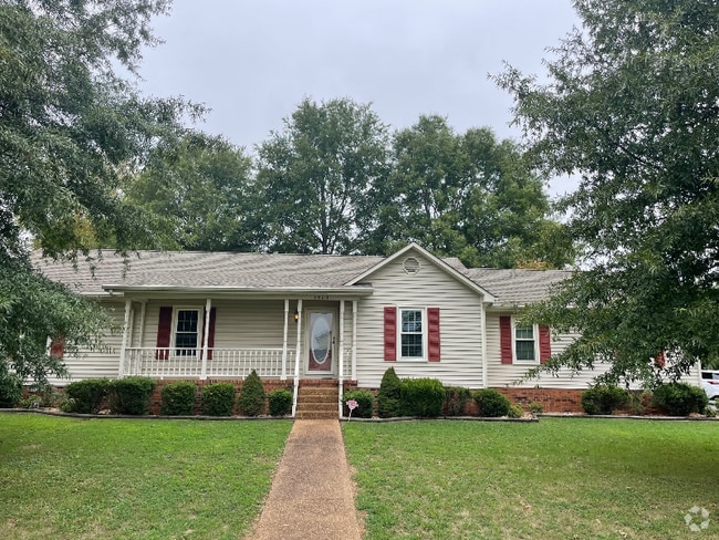 Building Photo - 1400 Courtland Dr Rental