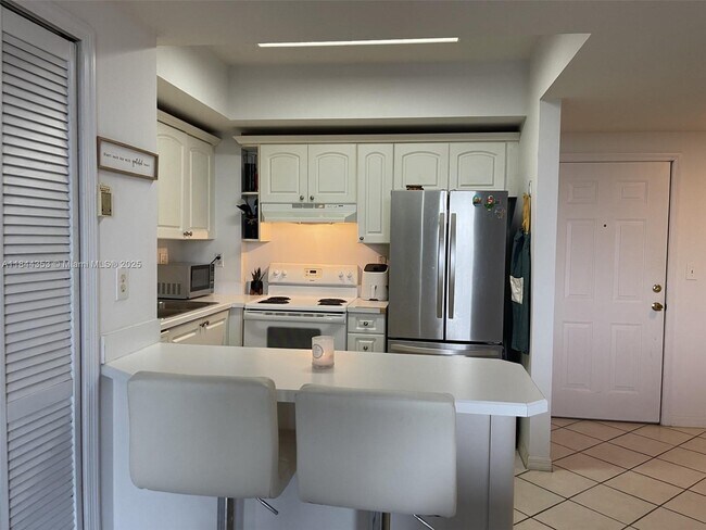 Photo - 3500 Coral Way Unidad 709 Rental