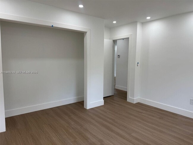 Photo - 370 NW 43rd Ave