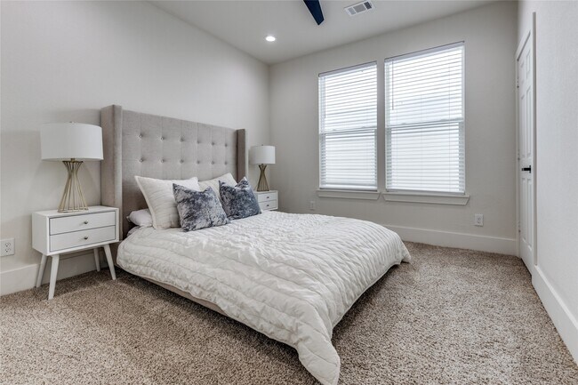 Building Photo - 5618 Canal St