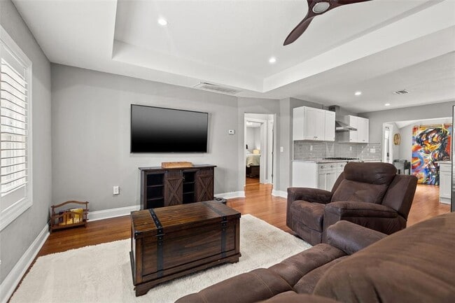 Photo - 2309 2nd Ave S