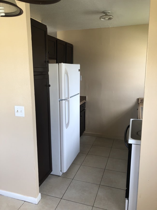 Building Photo - 805 Foresteria Dr Unit B