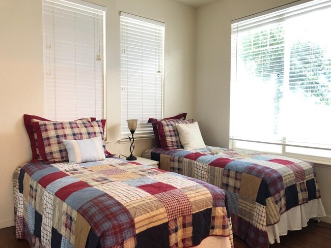 Photo - 1868 White Sands St