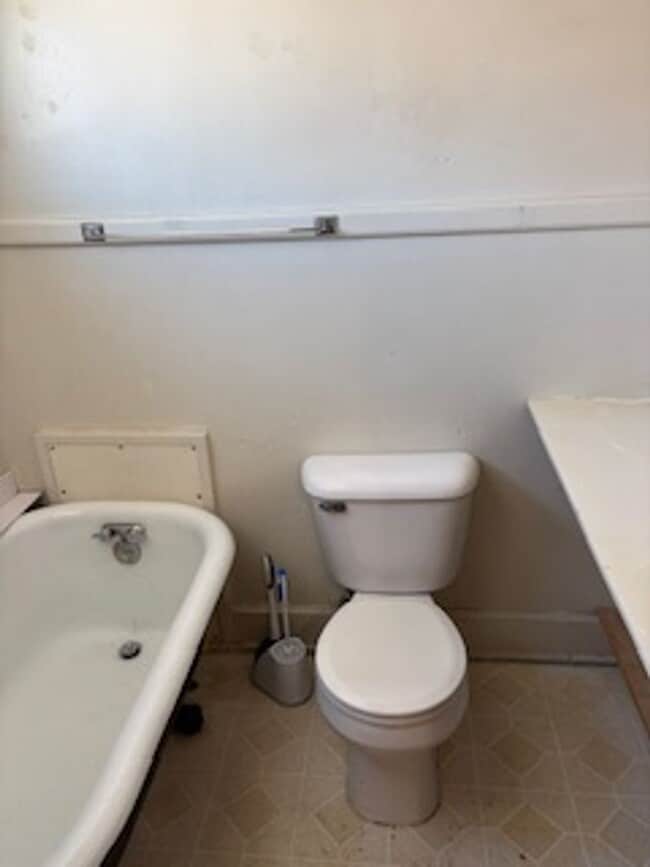 Building Photo - 305 1/2 Ricker St - Apt 3 Unit 305 1/2 Ricker St - Apt 3