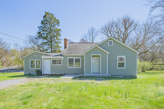 Exterior: Front - 2946 Rennoc Rd Townhome