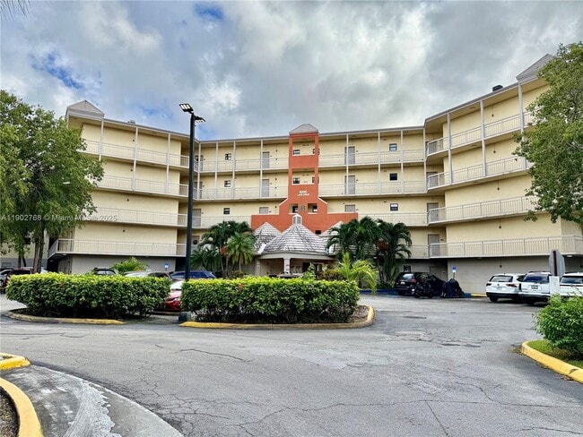 Building Photo - 8290 Lake Dr Unit 223