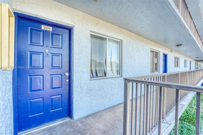 Photo - 8620 N Sherman Cir Condo Unit 201
