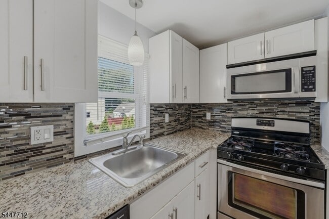 Photo - 161 Broughton Ave