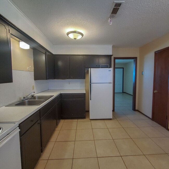 Photo - 2429 N Market Ave Unit 2429 North Market Ave 1/2
