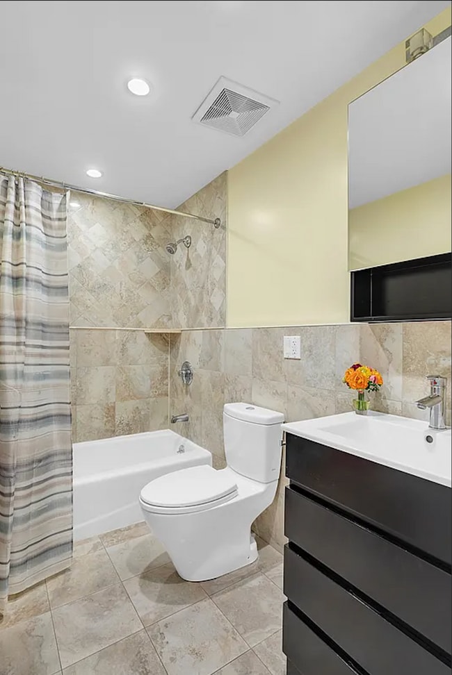 Photo - 141 E 29th St