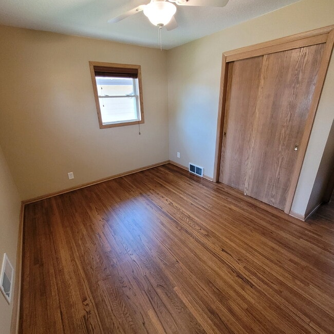 Photo - "Charming 3-Bed Home with Finished Basement & Gleaming Hardwood Floors in Shakopee!"