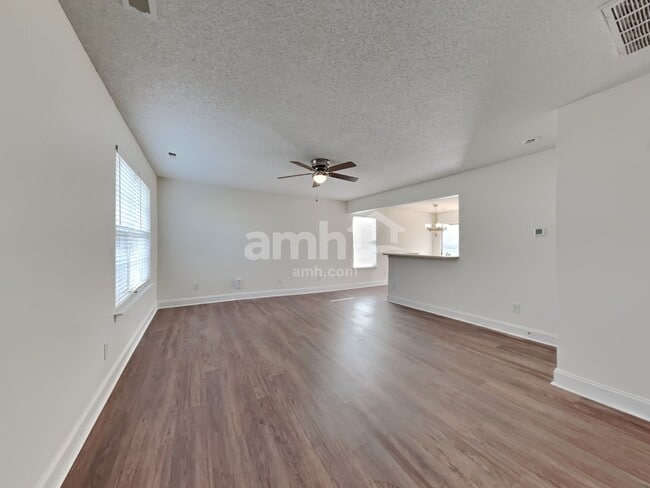 Photo - 109 Peterborough Dr