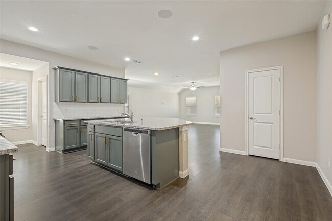 Photo - 707 Range Dr