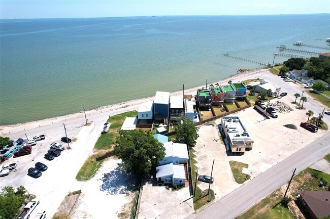 Building Photo - 4507 W Bayshore Dr