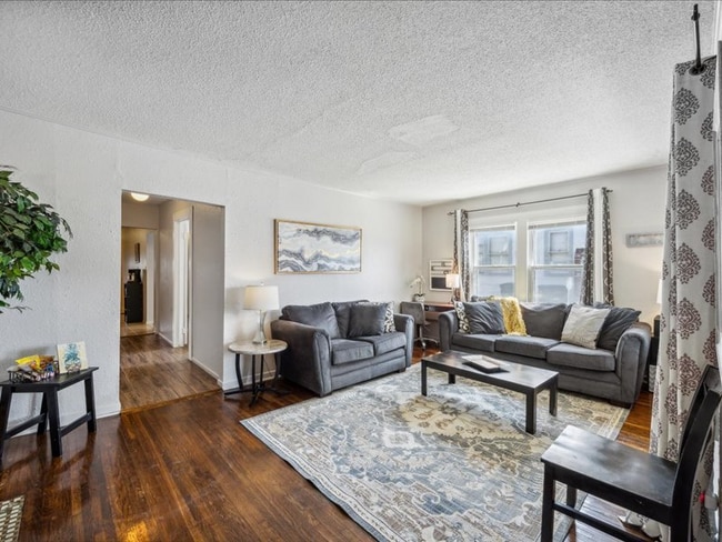 Building Photo - 2631 E 10th St Rental