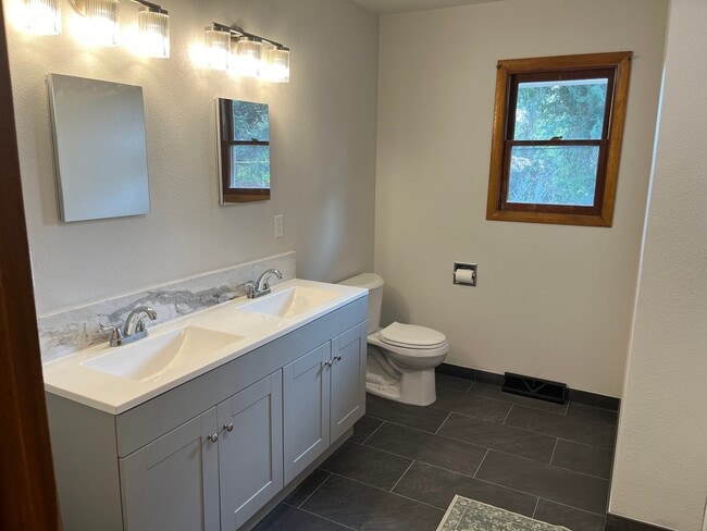 Photo - 1628 Smith Pl