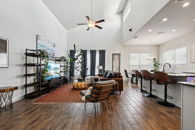 Photo - 11212 Charger Wy