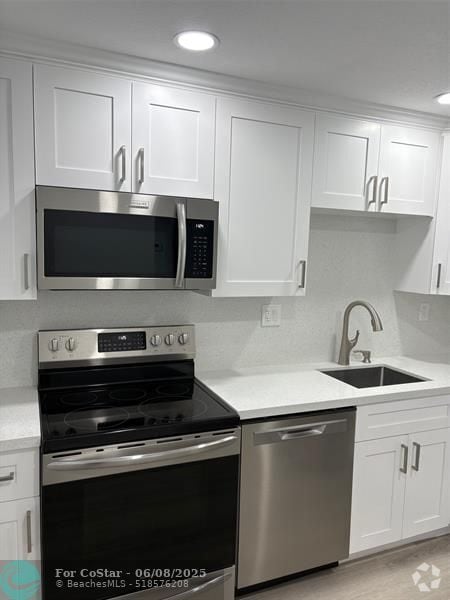 Building Photo - 8411 Lagos De Campo Blvd Rental