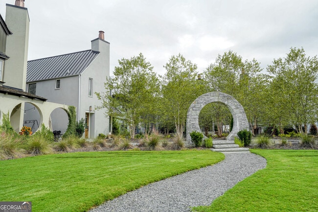 Photo - 305 Breakspear Ln