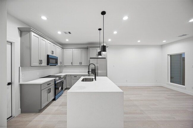 Building Photo - 8218 Lawler St Unit B