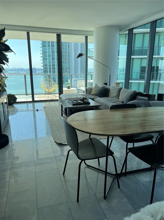 Photo - 650 NE 32nd St Unidad 2701