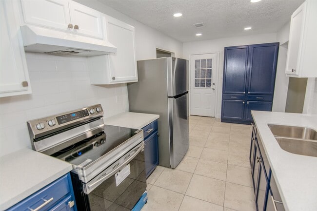 Photo - 2120 Godfrey St