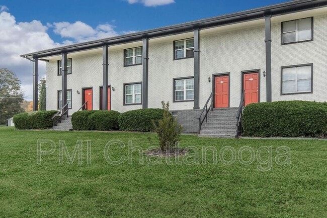 Building Photo - 985 Cross St