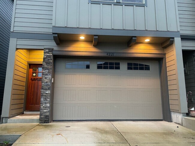 Photo - BEAUTIFUL LUXURY Style Townhouse with a gorgeous VIEW! Gated community in Camas! Top Rated Schools!